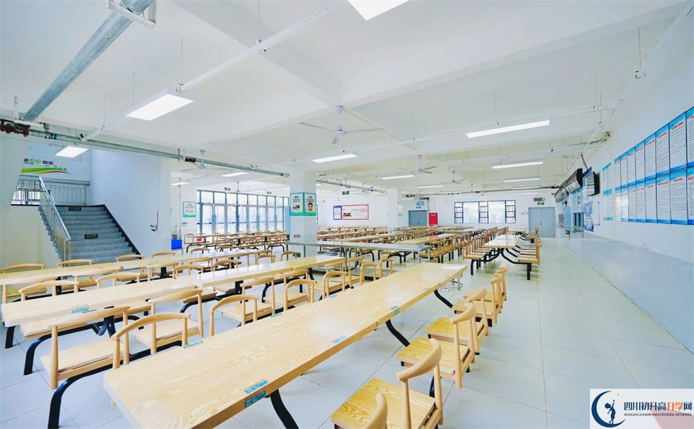 2024年成都市成都天翼高級中學學費多少錢一年？