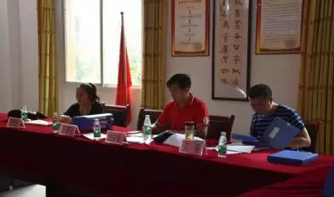 石河中學(xué)接受市“全國校園足球特色學(xué)?！痹u估檢查