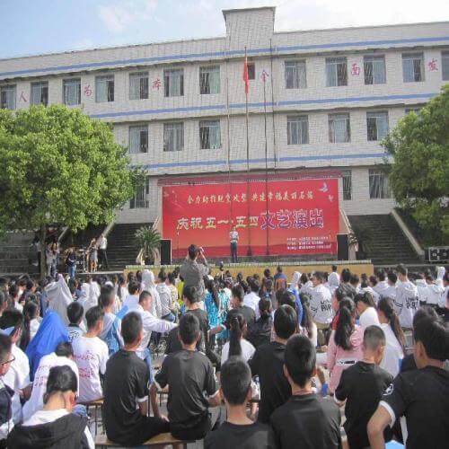 石湍中學(xué)中考分?jǐn)?shù)線是多少？