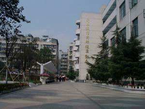 成都市第十七中學(xué)2018年中考分?jǐn)?shù)線是多少？