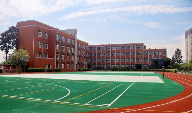 四川師范大學附屬中學外國語學校地理位置在哪里？