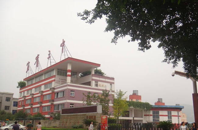 宜賓市第三中學(xué)2018年中考錄取分?jǐn)?shù)線是多少？
