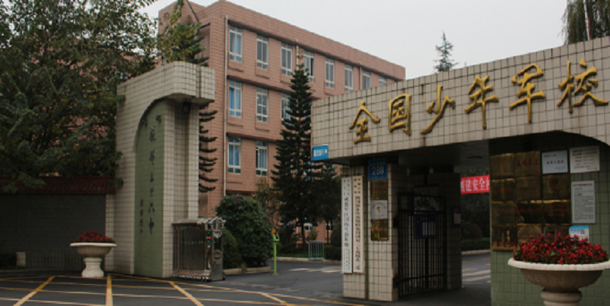 成都三十六中環(huán)境好不好？住宿呢？