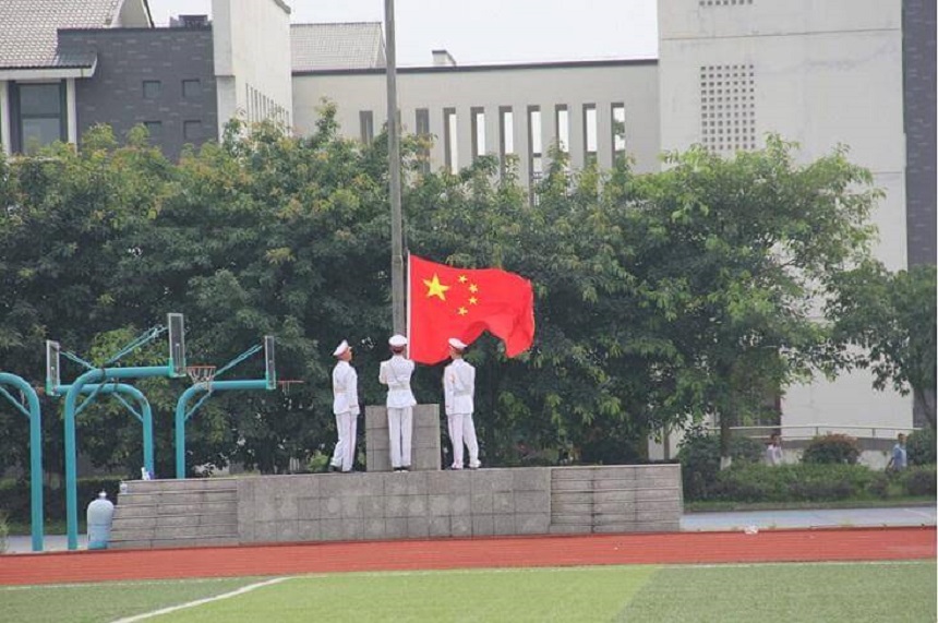 石室白馬中學(xué)近幾年的中考錄取分?jǐn)?shù)線(xiàn)是多少？