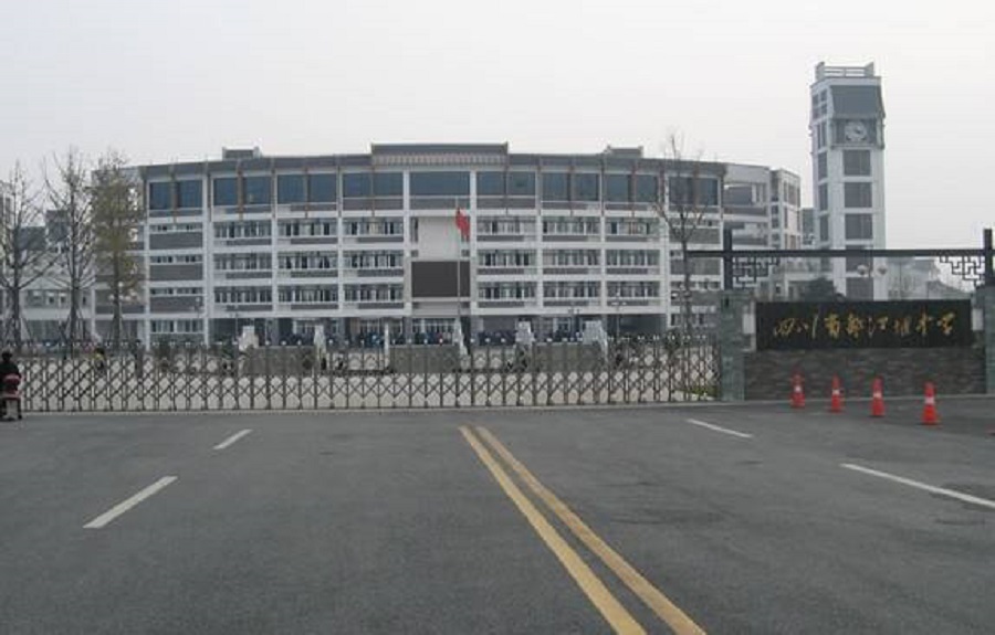 都江堰中學(xué)是公辦還是民辦？