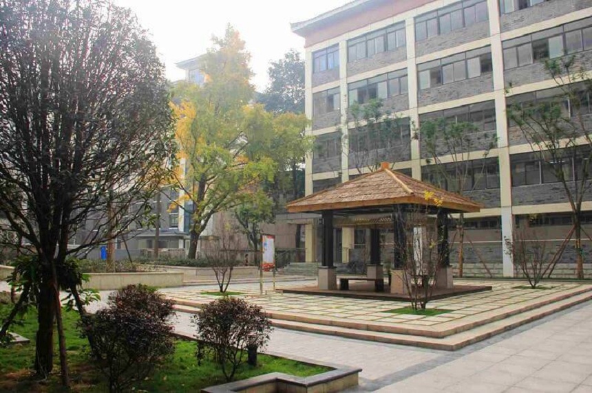 成都市西北中學(xué)招生咨詢聯(lián)系有哪些？