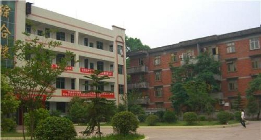 丹山中學(xué)在哪？