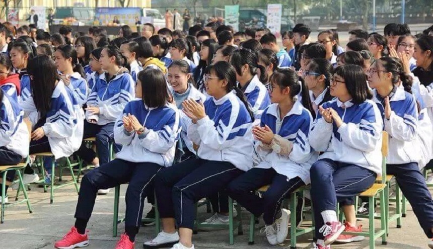 資陽外國語學(xué)校環(huán)境、教學(xué)設(shè)施好不好？