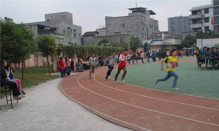清水中學(xué)是公辦高中嗎？
