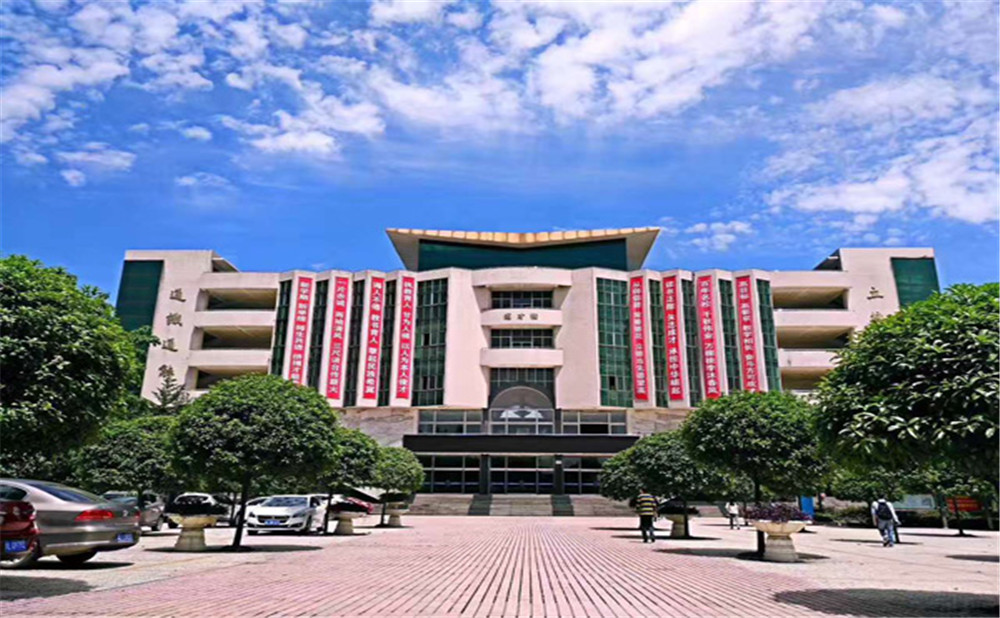 五通橋中學(xué)校園環(huán)境怎么樣？