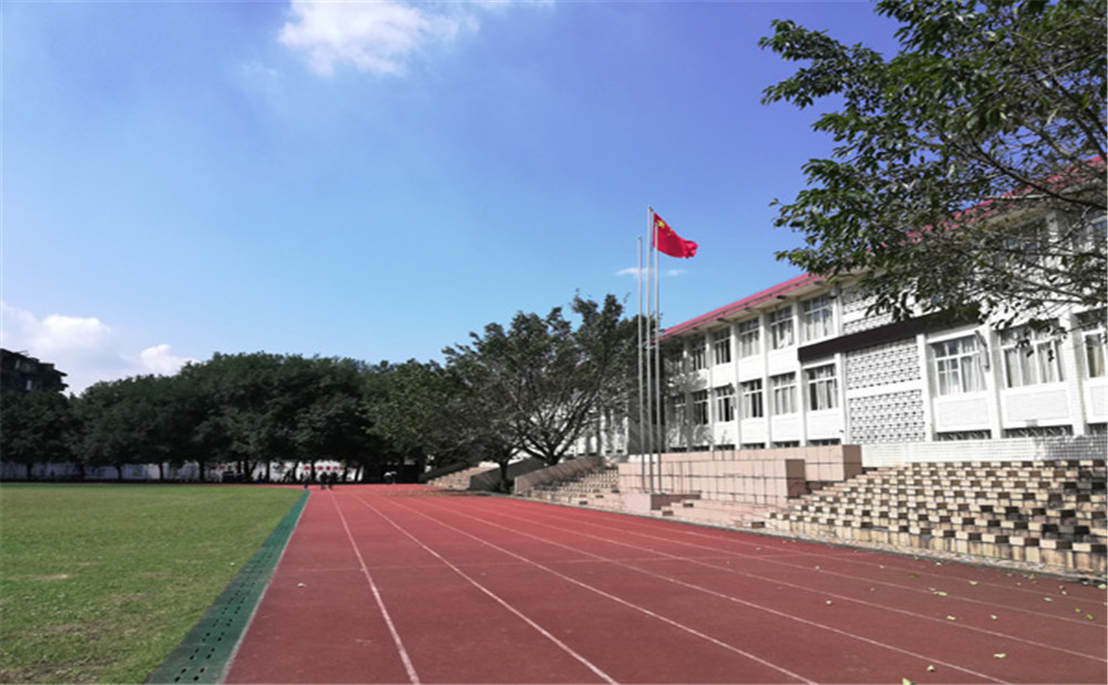 五通橋中學(xué)校園環(huán)境怎么樣？