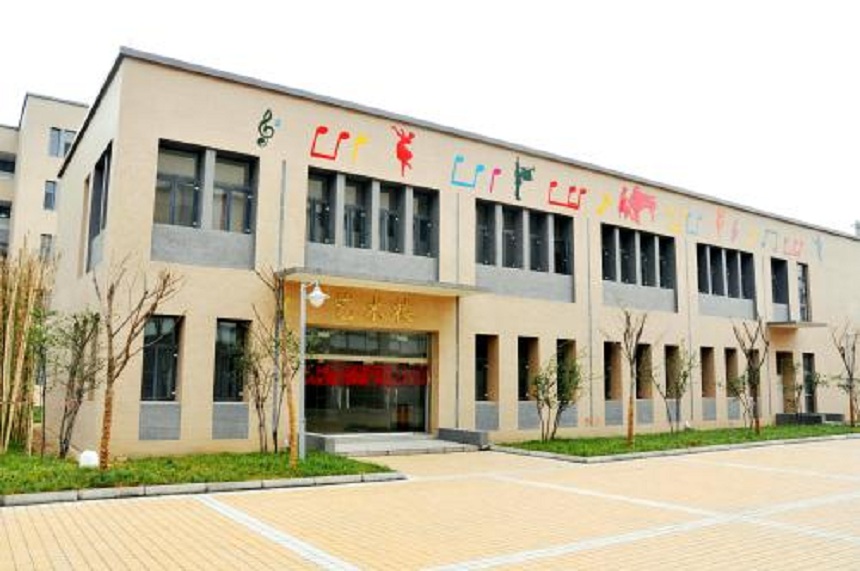 德陽東電中學(xué)校園環(huán)境好不好？宿舍環(huán)境怎么樣？