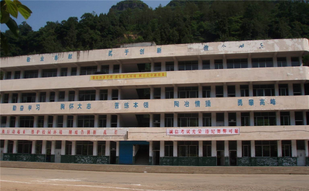 南江縣大河中學(xué)學(xué)校環(huán)境如何？