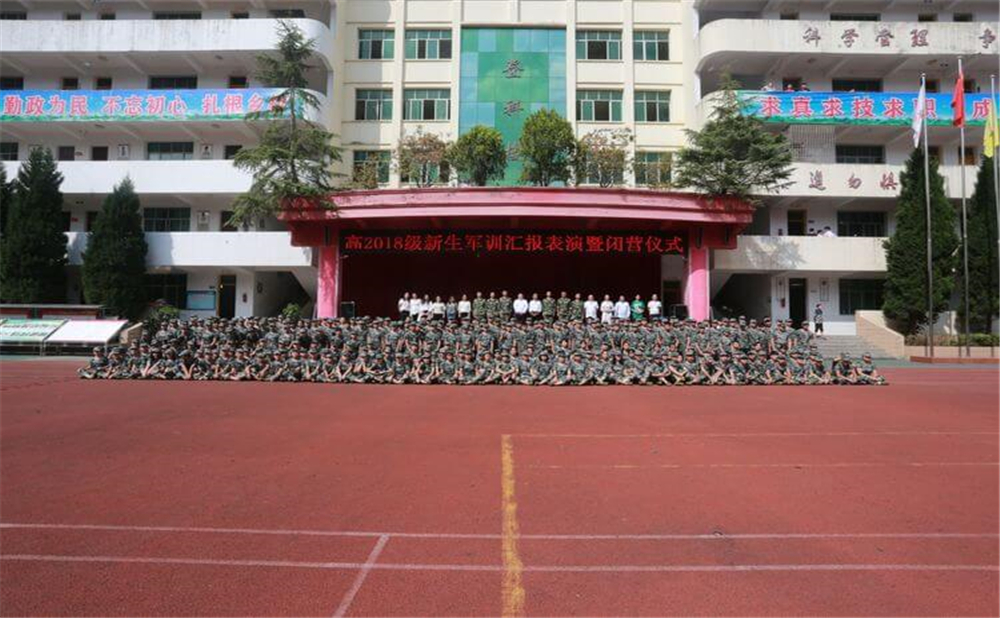 恩陽登科中學(xué)學(xué)校學(xué)費(fèi)多少錢一年？