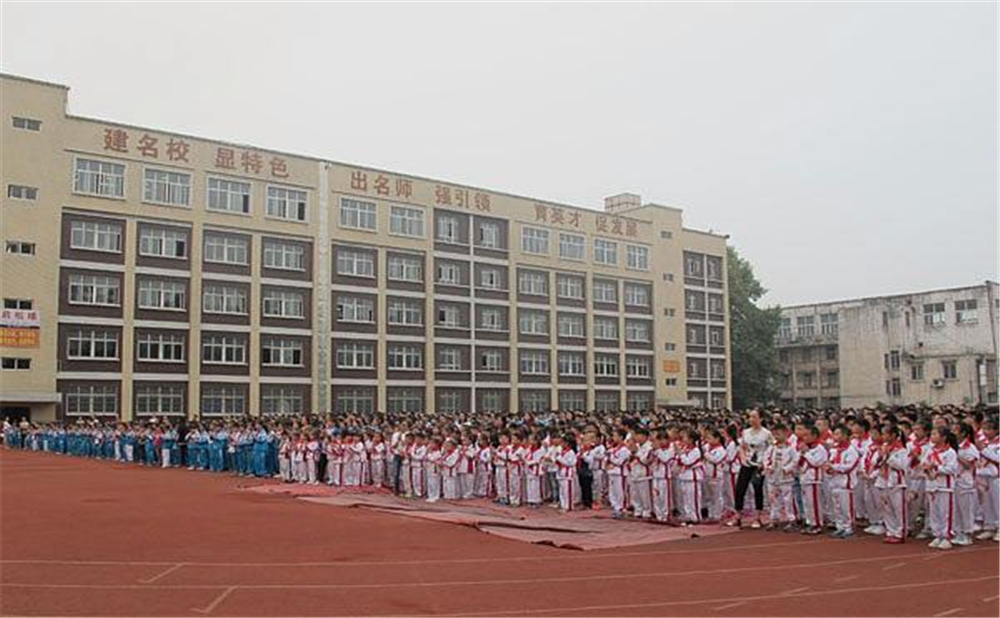 威遠(yuǎn)競(jìng)力學(xué)校學(xué)費(fèi)多少錢一年？