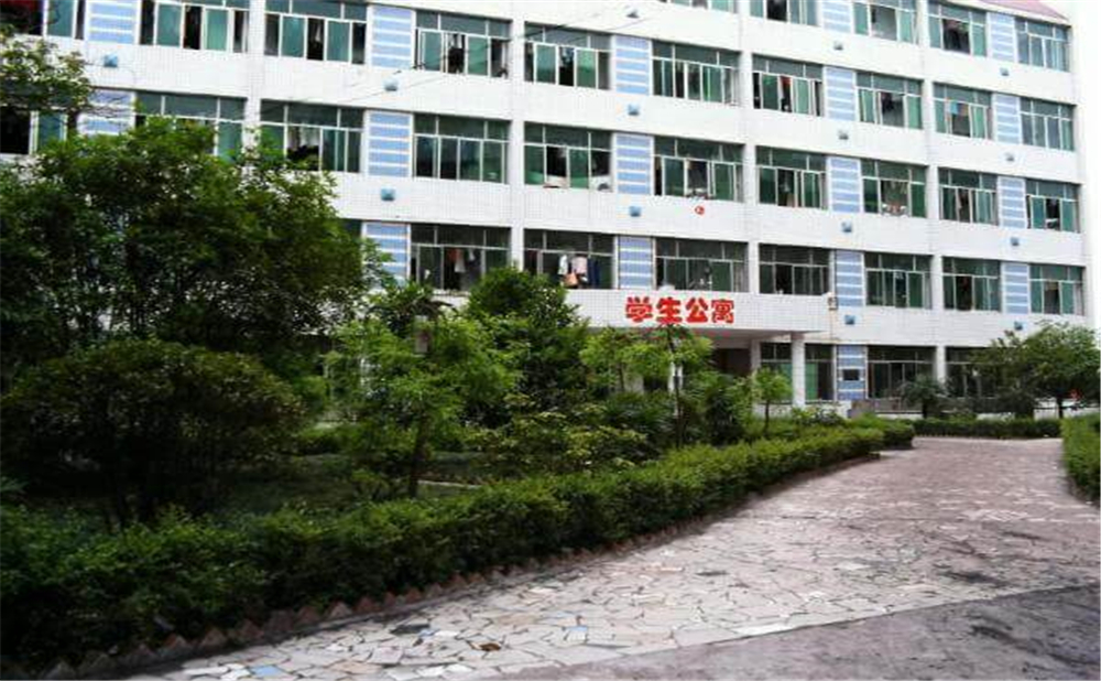威遠(yuǎn)龍會(huì)中學(xué)2020年學(xué)校學(xué)費(fèi)多少錢一年？