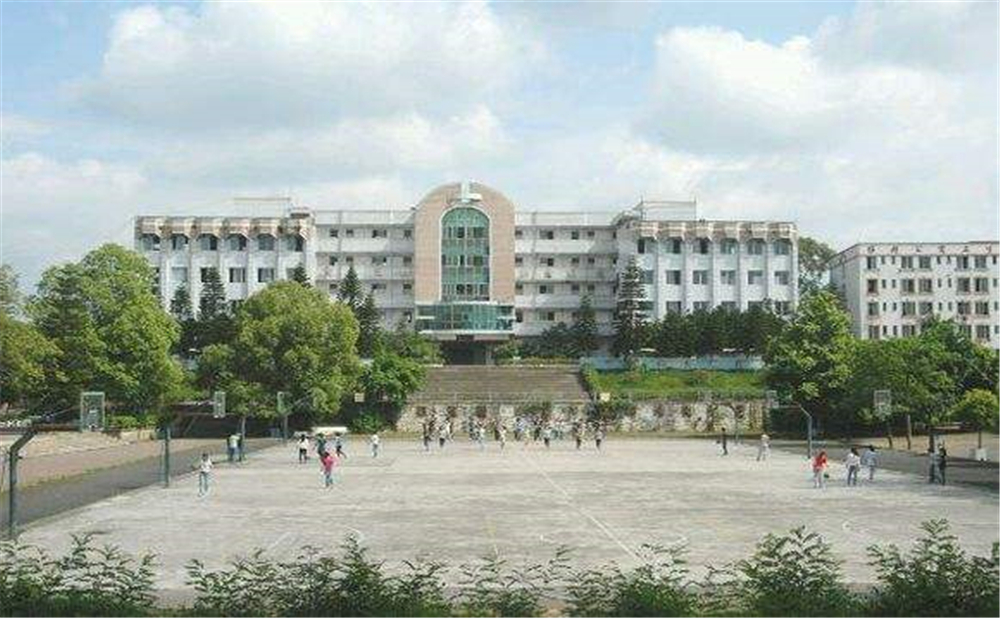 內(nèi)江十中學校環(huán)境怎么樣？