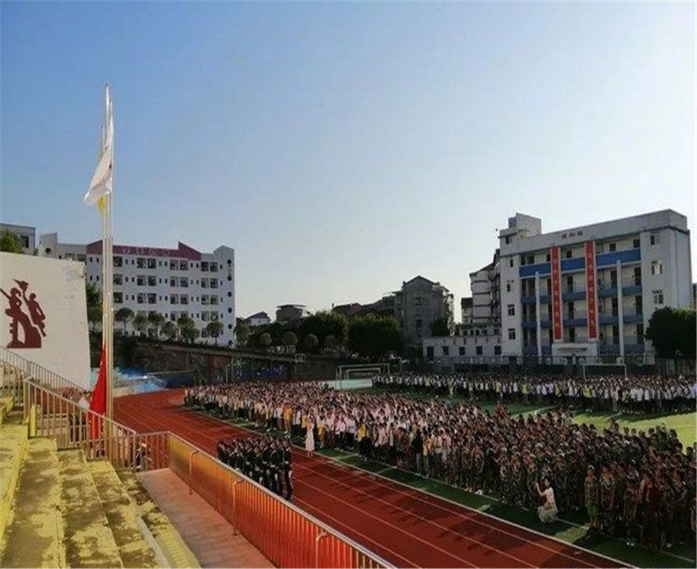 蒲家中學2020年學校學費多少錢一年？