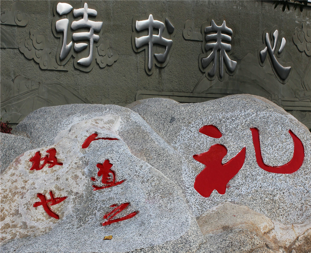 攀枝花市大河中學(xué)校招辦電話是多少？