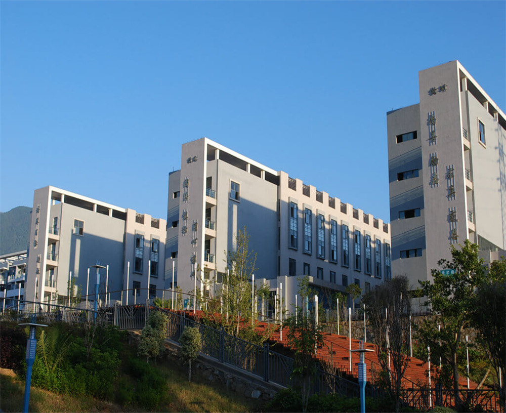 四川省米易學(xué)校招辦電話是多少？
