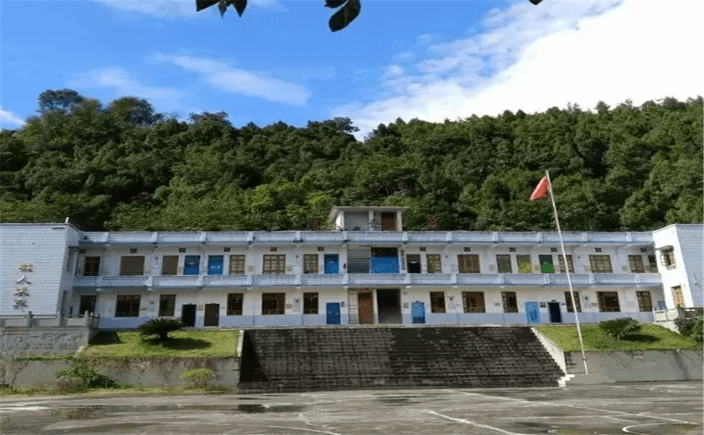 閬中市二龍中學(xué)學(xué)校環(huán)境怎么樣？
