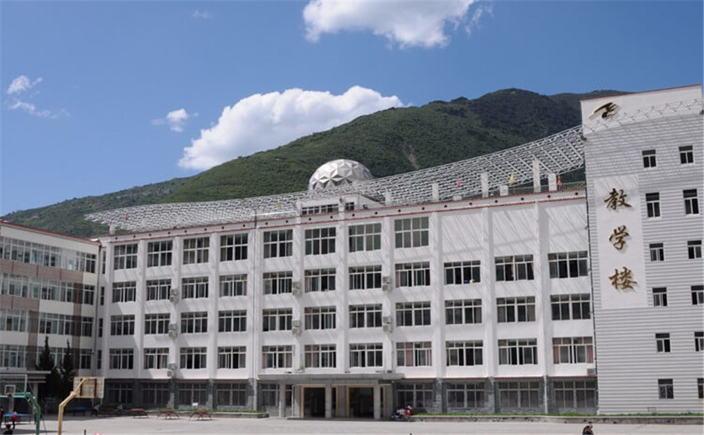 馬爾康中學的詳細你地址在什么地方？