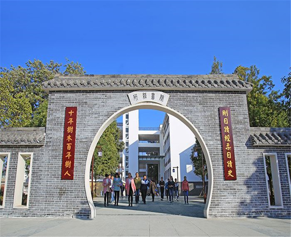 西昌市第二中學(xué)2020年的收費(fèi)標(biāo)準(zhǔn)是多少？