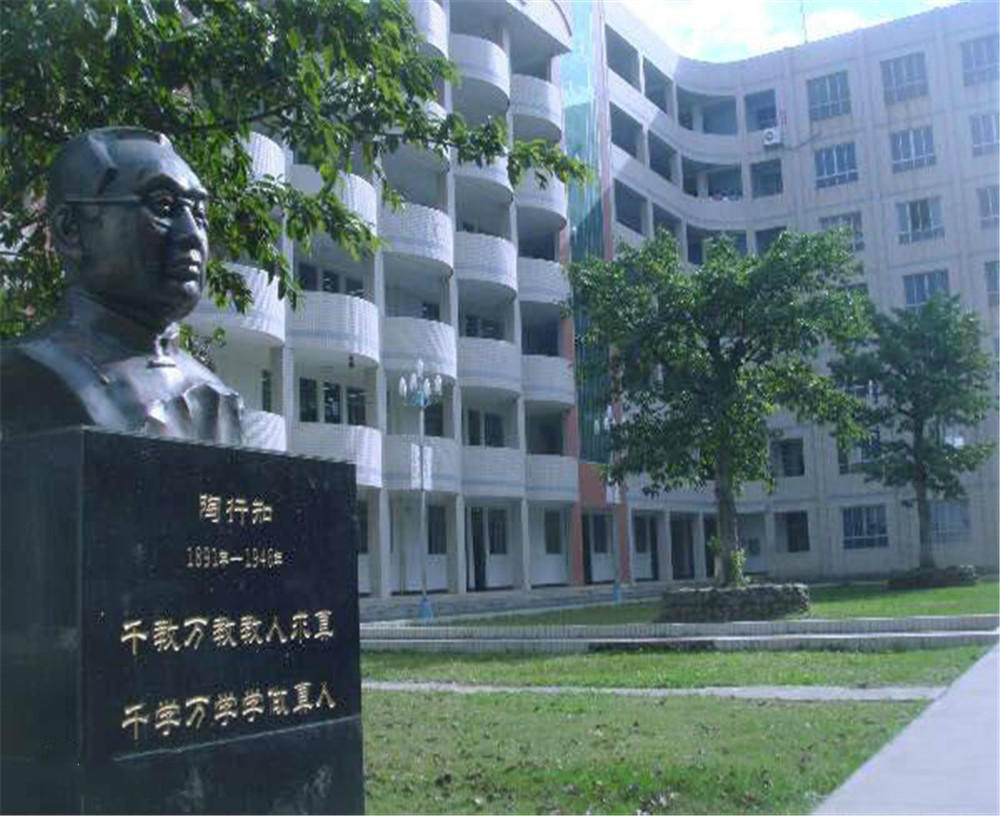 西昌市第六中學(xué)學(xué)校招辦電話是多少？