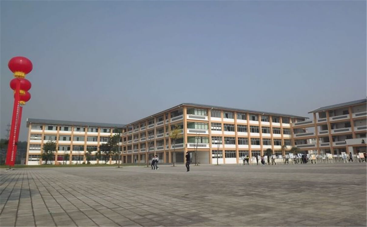 城廂中學(xué)每年的學(xué)費(fèi)是多少錢(qián)？