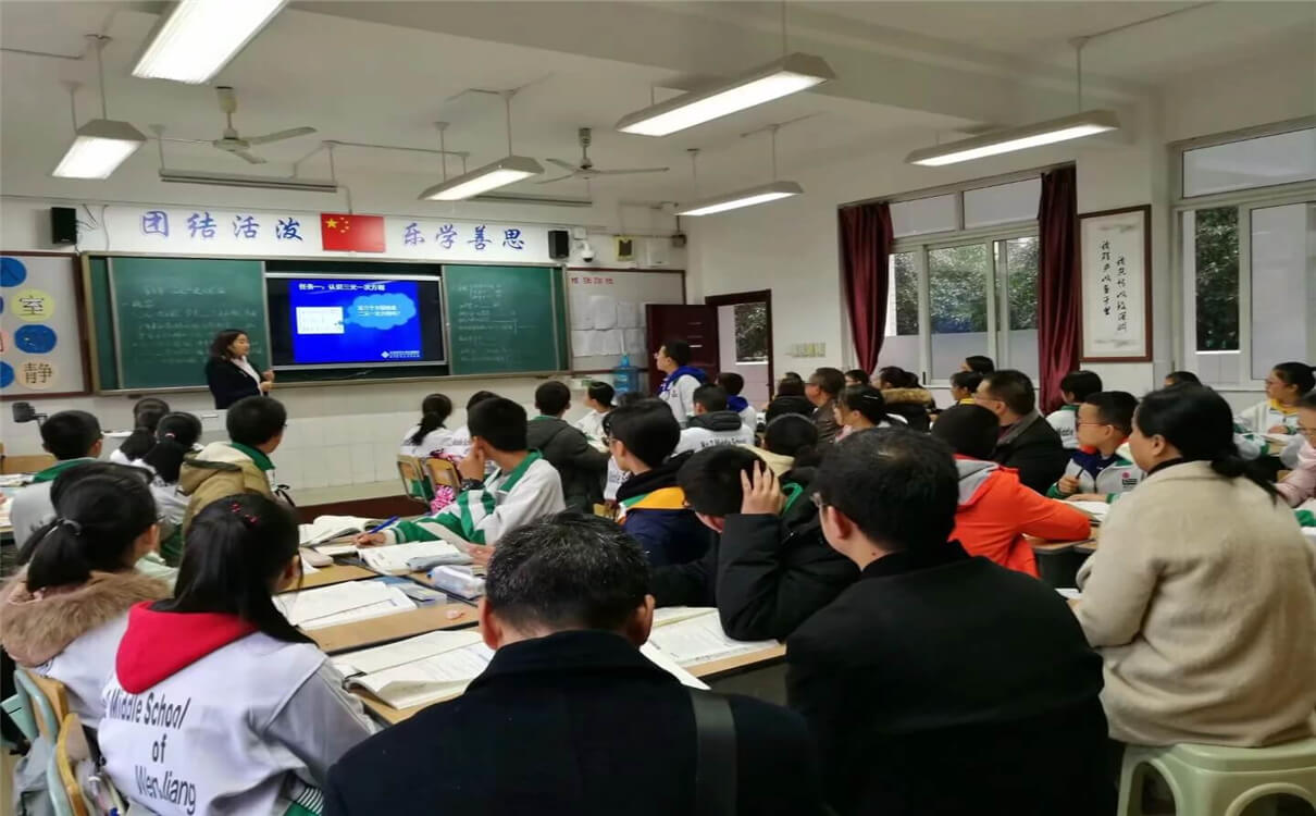 溫江二中每年的學(xué)費(fèi)是多少錢？