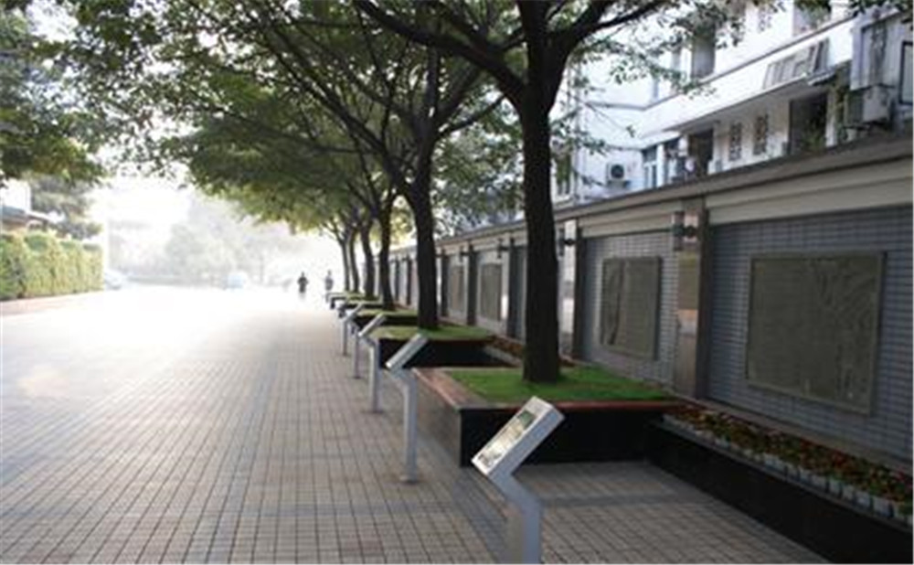 成都市田家炳中學(xué)外招生一年的學(xué)費(fèi)是多少？