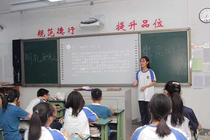成都石室外國語學校一年的學費是多少？