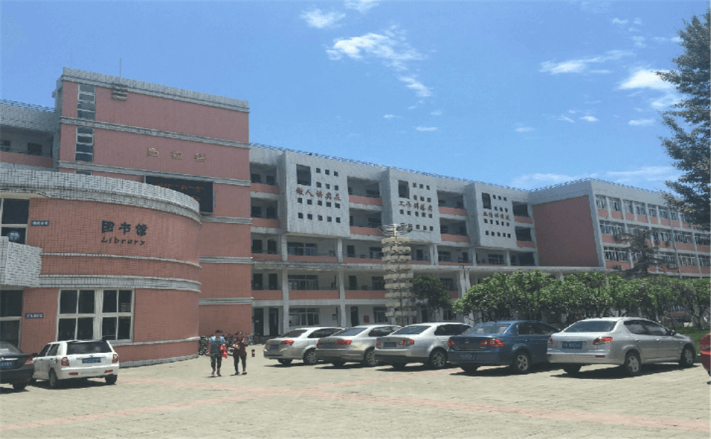 成都市籍田中學的去年錄取分數線是多少分？