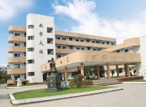 彭州中學(xué)一年的學(xué)費(fèi)是多少？