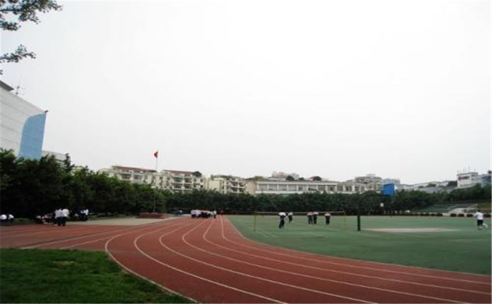 四川師范大學(xué)實驗外國語學(xué)校的學(xué)費是多少？