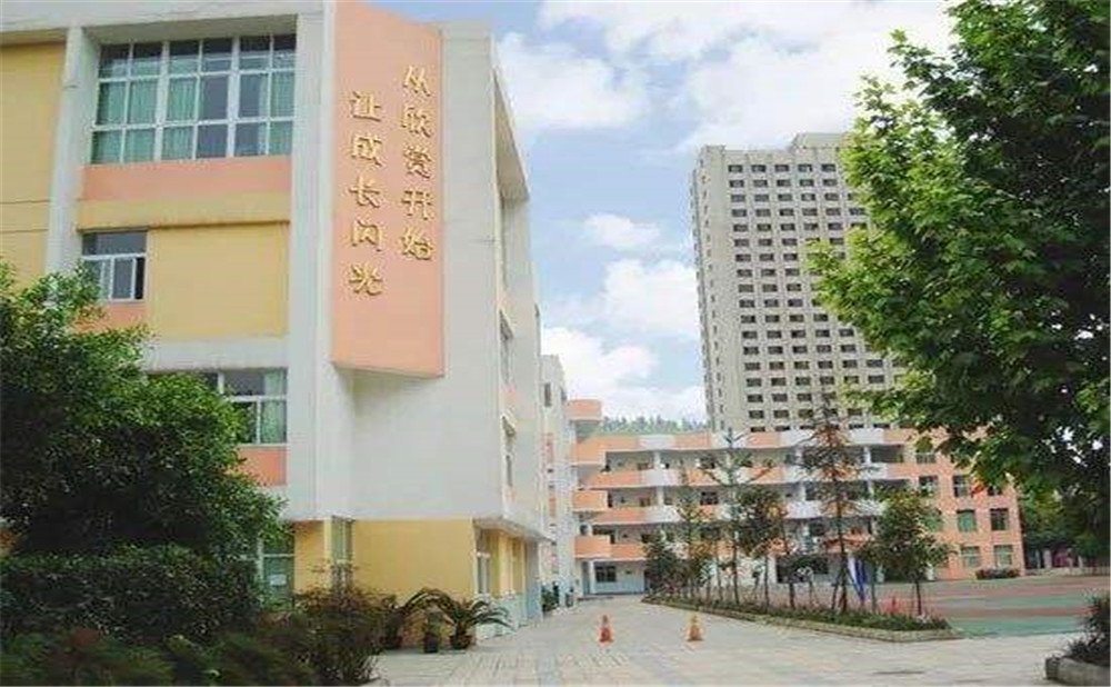 成都成飛中學(xué)的高中住宿怎么樣？