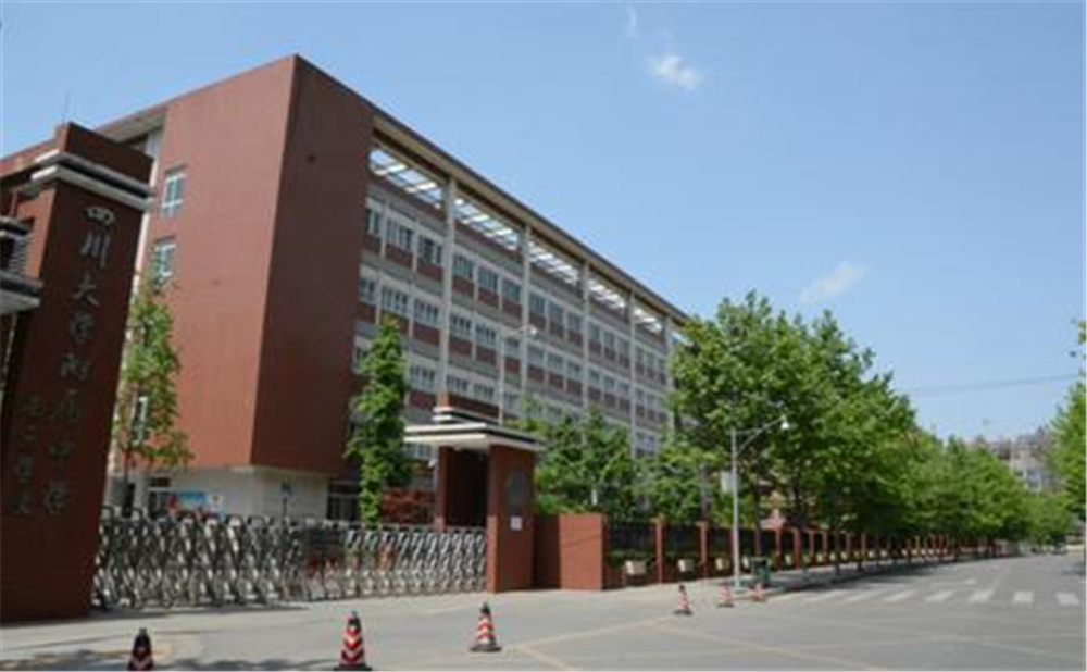 成都大學(xué)附屬中學(xué)的升學(xué)率是多少？