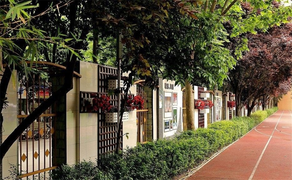成都大學附屬中學的高中住宿怎么樣？