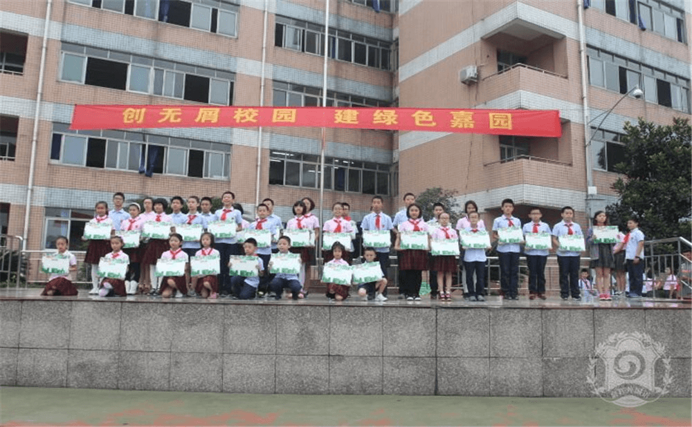 成都嘉祥外國語學(xué)校的學(xué)費(fèi)是多少錢？