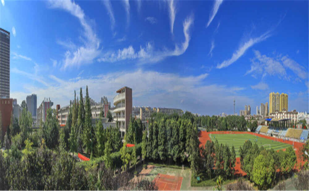 成都市龍泉中學的高中住宿怎么樣？