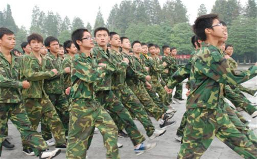 郫縣二中學(xué)費(fèi)是多少？