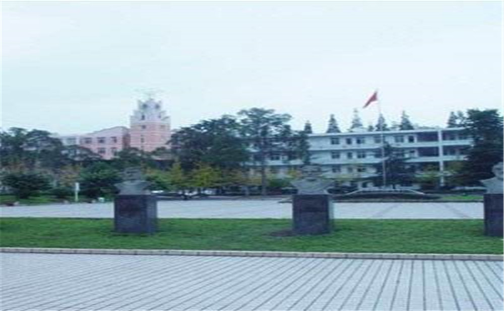 郫縣二中高中宿舍怎么樣？