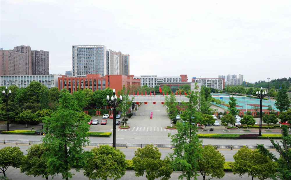 香城中學(xué)的高中住宿怎么樣？