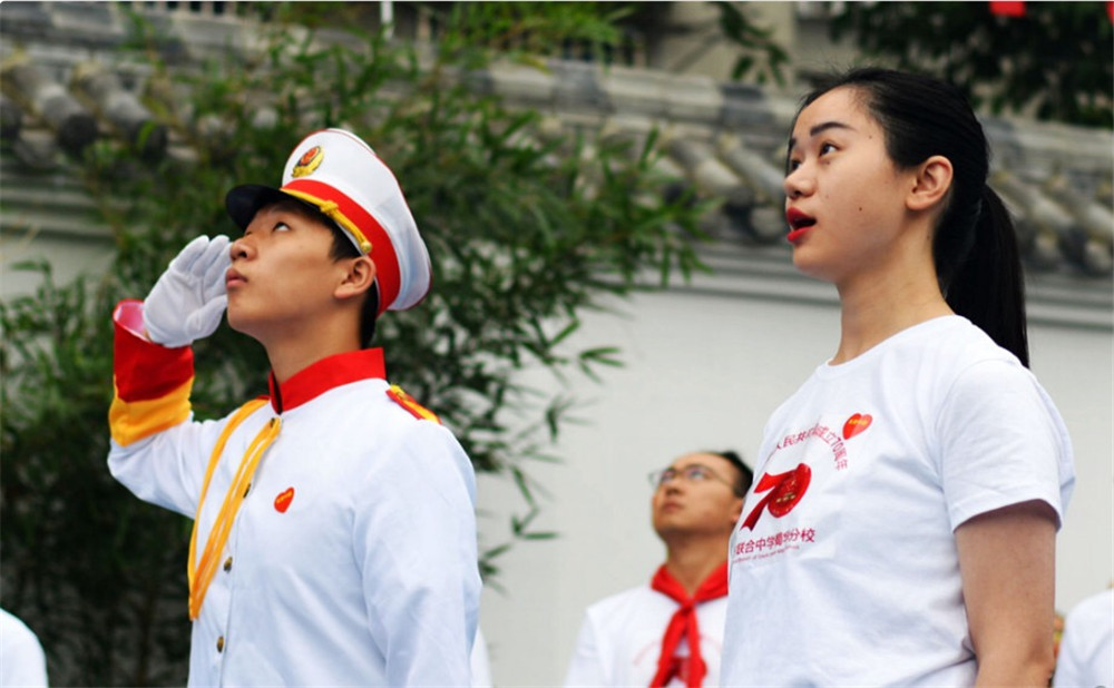 石室聯(lián)合中學(xué)蜀華分校一年的學(xué)費(fèi)是多少？