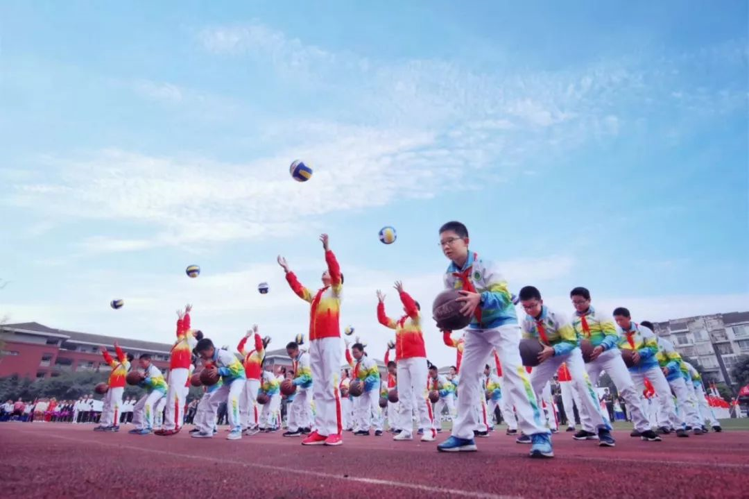 成都七中萬(wàn)達(dá)學(xué)校的本科升學(xué)率是多少？