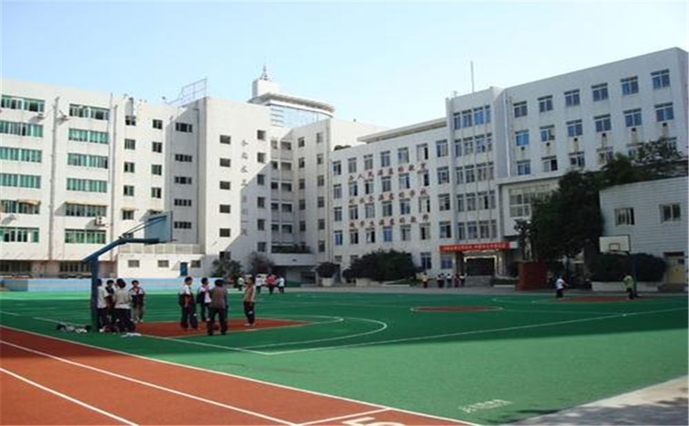 成都市西北中學(xué)的宿舍怎么樣？