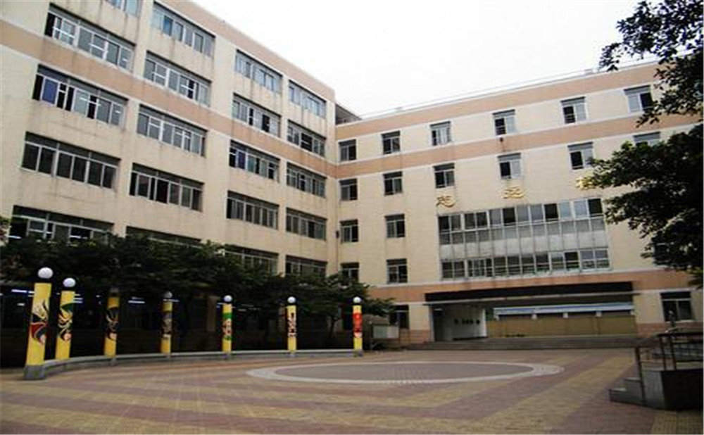 武侯高級(jí)中學(xué)的宿舍怎么樣？