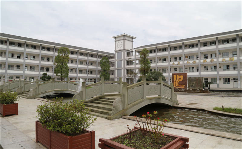 平樂中學(xué)的高中住宿怎么樣？
