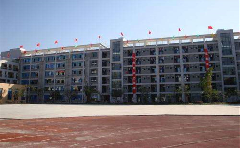 成都十二中（四川大學(xué)附屬中學(xué)）的錄取分?jǐn)?shù)是多少？