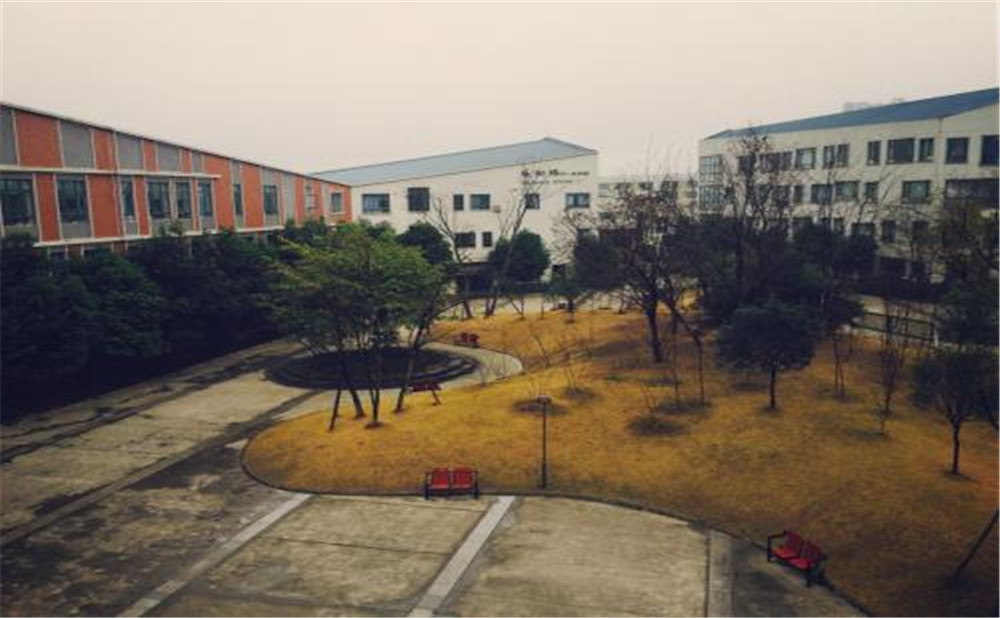 成都實(shí)驗(yàn)外國(guó)語(yǔ)學(xué)校（西區(qū)）的宿舍怎么樣？